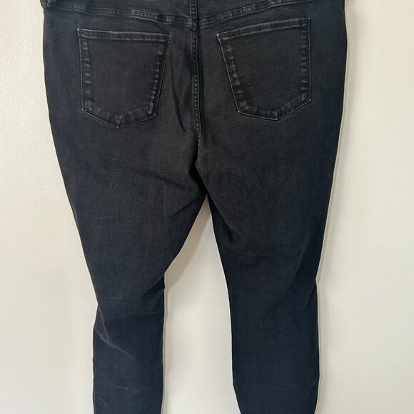 Universal Thread Distressed Black Jeans – Size 18 - Picture 4 of 4